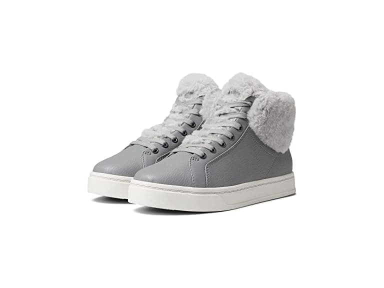 Koolaburra by UGG Women's Sundell Fuzz Chukka Sneaker (9.5) - Image 1