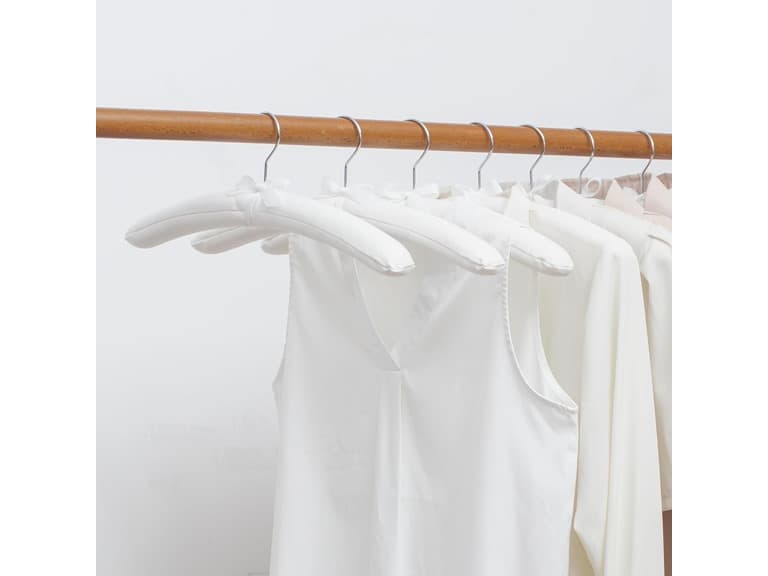 Sukkiri Homu 10-Pack Satin Padded Hangers - Image 1