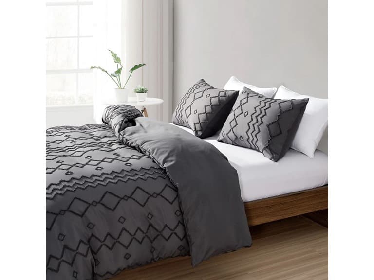 2000TC Tufted 3-Piece Duvet Cover Set - Image 1