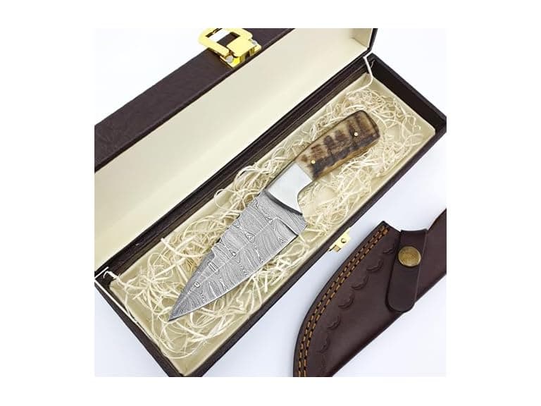 Vetus Knives Damascus Hunting Knife With Sheath - Image 1