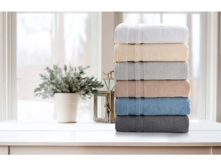 Kathy Ireland 4 Pc Plush Bath Towels - Image 1