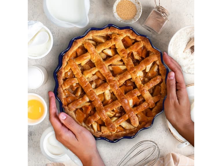 Le Regalo Stoneware Pie Dish - Image 1