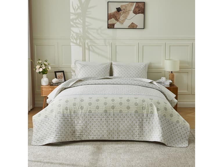 Patina Vie Vintage Floral 3Pc Quilt Set - Image 1