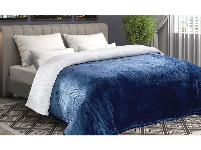 Lightweight Sherpa Fleece Throw Blanket - Image 1
