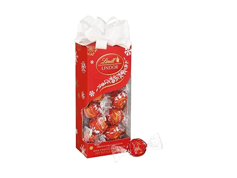 Lindt Lindor Milk Choc Truffles Traditio - Image 1