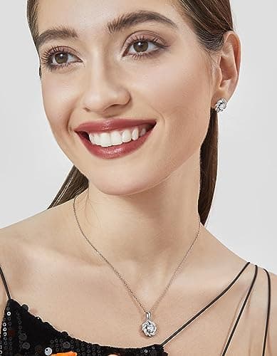 MomentWish Moissanite Necklace for Women, 1 Carat Simulated Moissanite Necklace for Her 925 Sterling Silver Pendant Anniversary Birthday Christmas Gifts for Mom Wife Girlfriend-Clover - Thumbnail 3