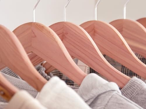StorageWorks Cedar Wood Clothes Hanger 20 Pack, Wooden Coat Hangers for Shirts, Jackets, Pants, Suits, Sweaters - Thumbnail 4