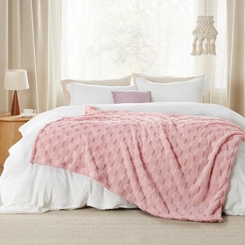 Bedsure GentleSoft Pink Throw Blanket for Couch - Checkered Fleece Blankets, Cute Soft Cozy Throw for Bedroom Home Decor Gifts for Kids Girls, 50x60 Inches - Thumbnail 5