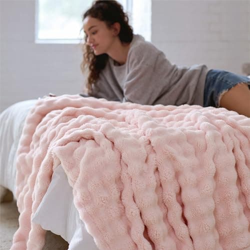 Bedsure 3D Fleece Bubble Blankets for Couch - Cute Pink Throw Blanket for Sofa Bedroom Decor - Luxury Soft Cozy Pink Birthday Gifts for Women Girls, Lightweight, Light Pink, 50"×60" - Thumbnail 4
