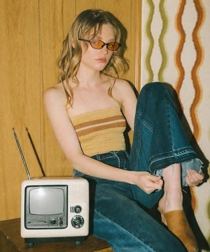 QALLY Retro Oval Womens Sunglasses Cat Eye Sunglasses for Women: Chic 90s Sunnies Lightweight Trendy UV protection Sun Glasses - Thumbnail 4