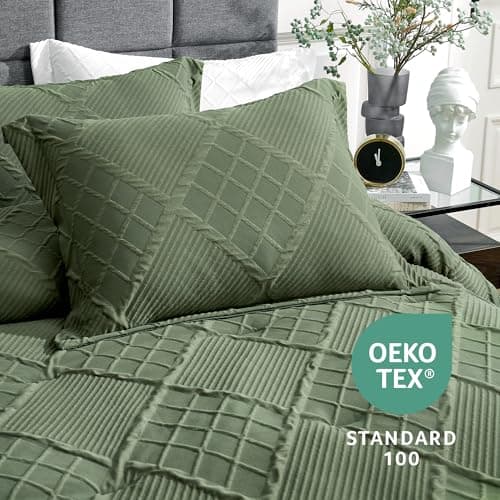 Amélie Home Queen Comforter Set, 3 Piece Green Jacquard Bedding Set with 2 Pillow Cases, Soft Microfiber Diamond Design, Lightweight All-Season for Bedroom & Dorm - Thumbnail 4