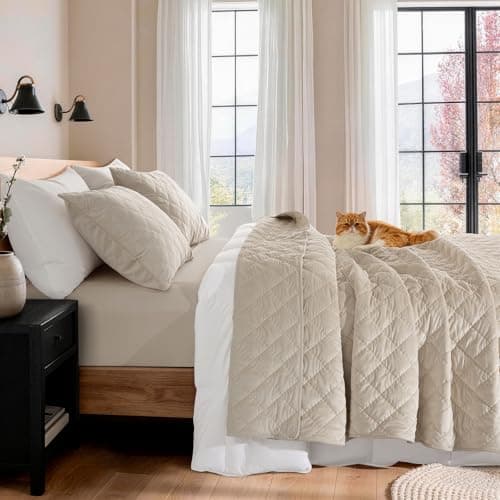 Uqocnh Luxury Velvet Quilt Set Queen Size 3 Piece, Soft Channel Stitch Velvet Comforter Set with 2 Pillow Shams, Lightweight Coverlet Bedspread Bedding Set for All Seasons, Beige - Image 1