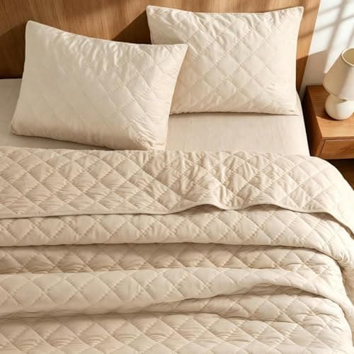 Uqocnh Luxury Velvet Quilt Set King Size 3 Piece, Soft Channel Stitch Velvet Comforter Set with 2 Pillow Shams, Lightweight Coverlet Bedspread Bedding Set for All Seasons, Beige