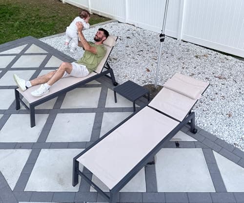 PURPLE LEAF Outdoor Lounge Chair Set of 3 Patio Chaise Pool Lounger Aluminum Frame with Side Table and Wheels for Outside Sunbathing Tanning Recliner Including Pillows Beige