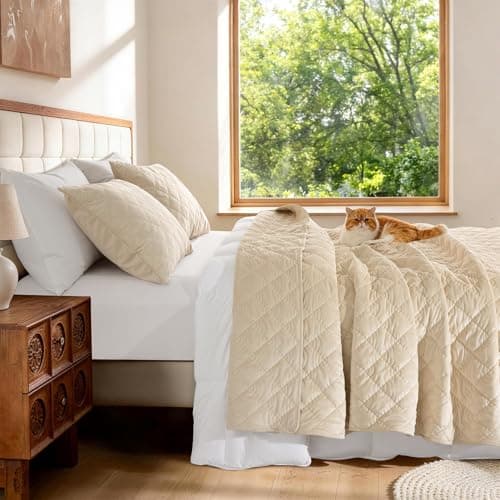 Uqocnh Luxury Velvet Quilt Set King Size 3 Piece, Soft Channel Stitch Velvet Comforter Set with 2 Pillow Shams, Lightweight Coverlet Bedspread Bedding Set for All Seasons, Beige - Thumbnail 6