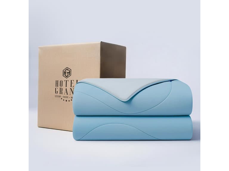 Cooling Comforter for Hot Sleepers - Image 1
