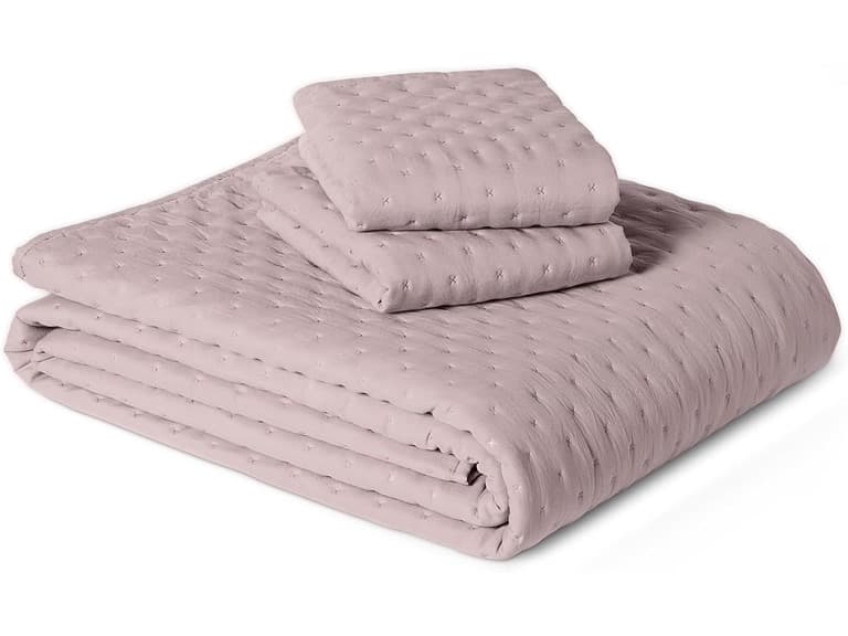 Amazon Basics Quilt or Comforter Sets - Image 1
