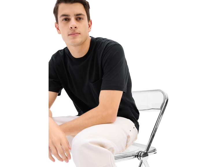 GAP Men Pocket Tee - Image 1
