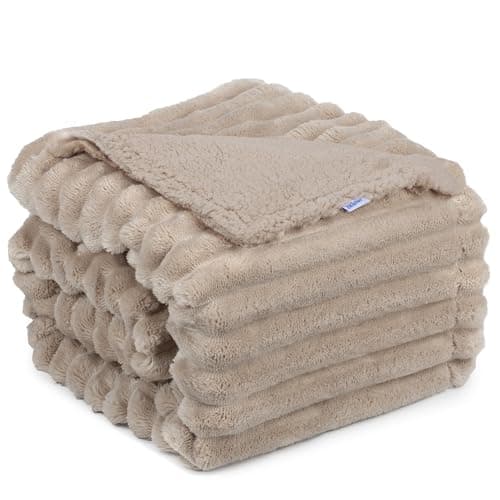 ZAKAPAWS Waterproof Pet Blanket for Large Dogs & Cats - Reversible Calming Plush, Washable Furniture Cover for Couch, Bed, Car Seat, Blocks Leaks, Stains & Pet Fur (Line, 30"x40") - Image 1
