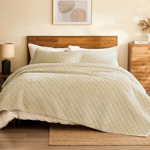 L'AGRATY Velvet Quilt Queen Size: 3-Piece Reversible Luxury Velvet Bedding Comforter Set - Lightweight Oversized Quilted Bedspread Coverlet with 2 Pillow Sham for All Season - Light Linen Quilt - Image 1