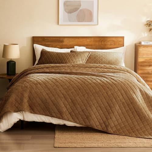 L'AGRATY Velvet Quilt King Size: 3-Piece Reversible Luxury Velvet Bedding Comforter Set - Lightweight Oversized Quilted Bedspread Coverlet with 2 Pillow Sham for All Season - Brown Quilt - Image 1